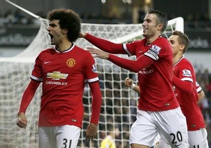 球迷们通过 球迷们通过